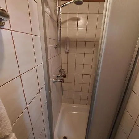 Zum Schneider לינה וארוחת בוקר