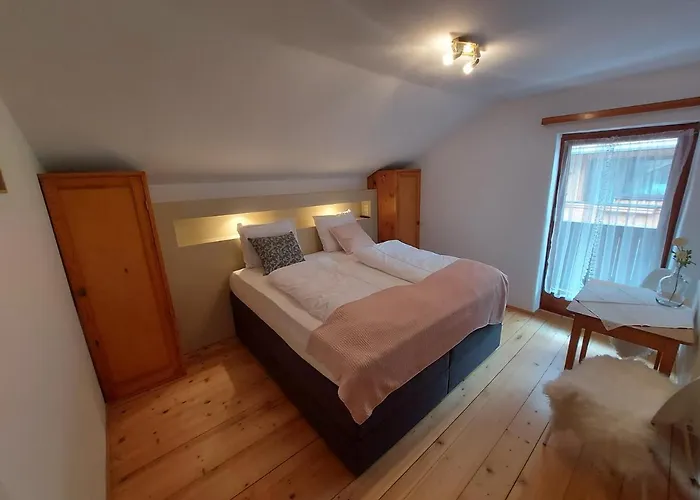 Alojamento de Acomodação e Pequeno-almoço Zum Schneider Finkenberg