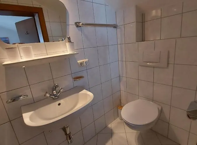 Alojamento de Acomodação e Pequeno-almoço Zum Schneider