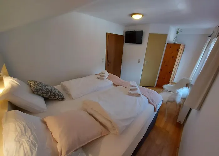 Alojamento de Acomodação e Pequeno-almoço Zum Schneider