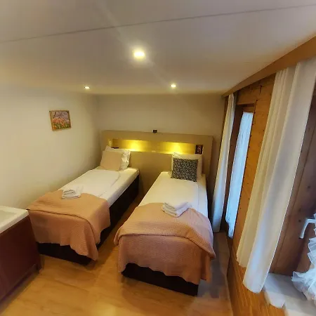 Nocleg ze śniadaniem Zum Schneider Finkenberg